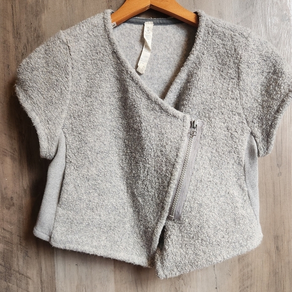 Lululemon Wool Blend Cropped Zip Up Grey Vest Size 4 Women's - Picture 3 of 9